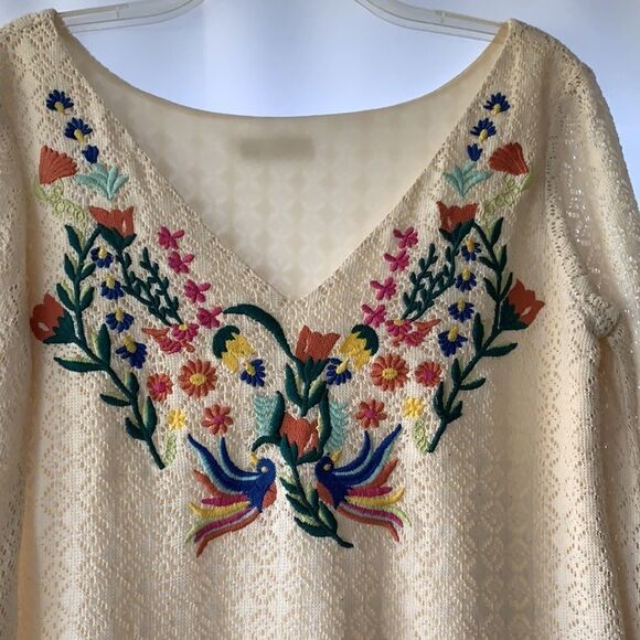 Momma tried by Judith March size large dress w/embroidery detail & bell sleeves - Picture 3 of 9